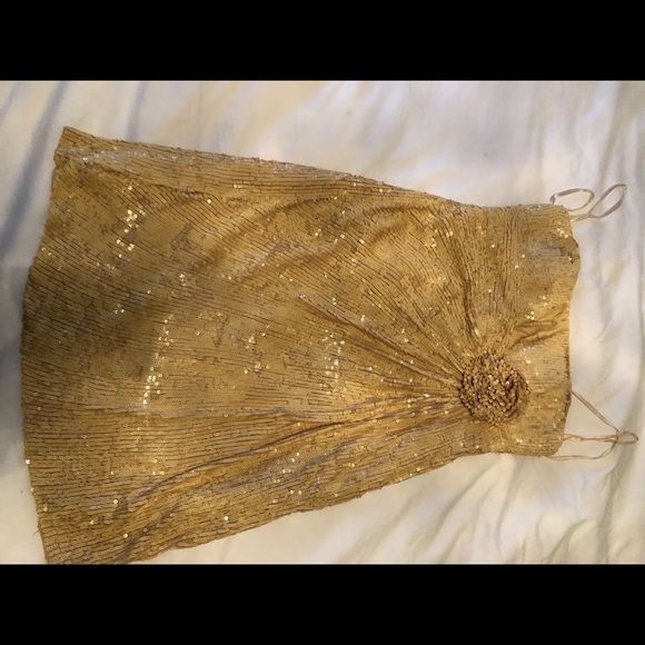 Dresses - Picture 8 of 9